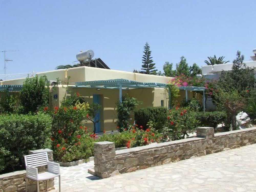 

Milano - Naousa, Paros - Surfing Beach Village Paros