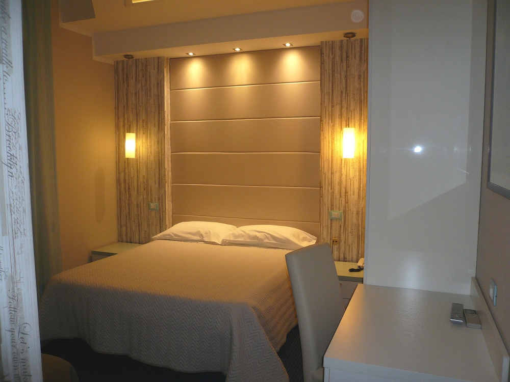 

Cagliari - Livorno - Hotel Europa Parking