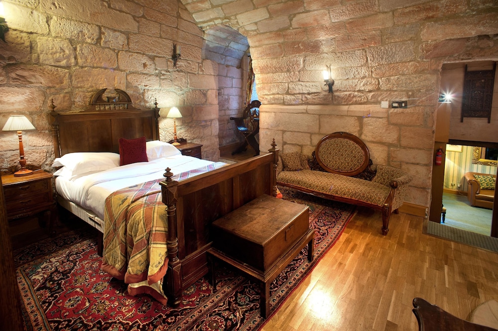 

Catania - Edimburgo - Dalhousie Castle Hotel
