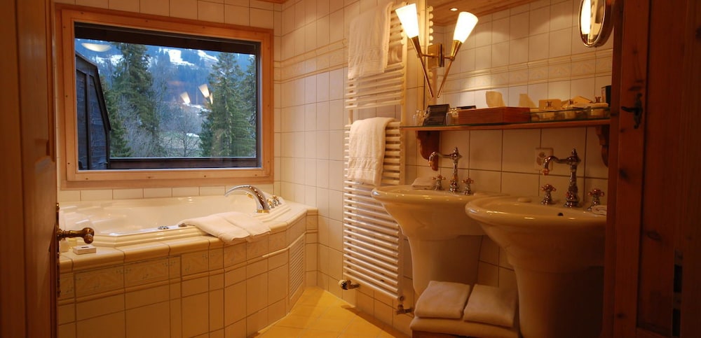 

Palermo - Gstaad - Hotel Alpenrose mit Gourmet-Restaurant Azalée