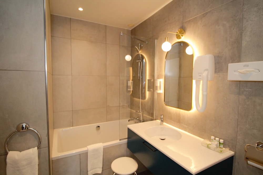 

Napoli - Neuilly-sur-Seine - Princesse Caroline