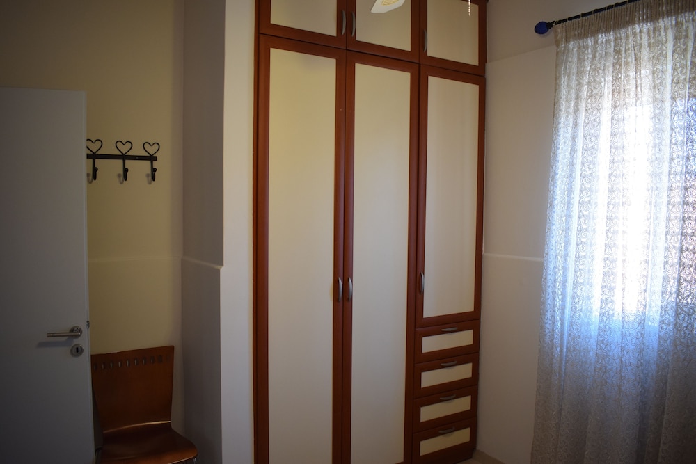 

Napoli - Soúda - Alena Apartments