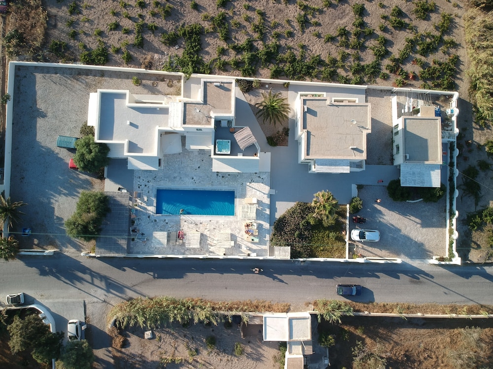 

Milano - Santorini-Akrotiri - Ambeli Apartments