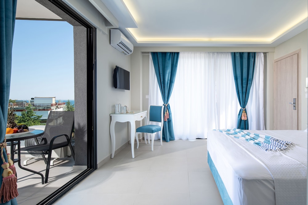 

Bologna - Nea Kalikratia - Light Blue Hotel