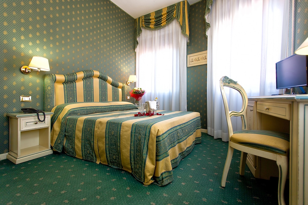 

Bari - Venezia, Aeroporto Marco Polo - Hotel Conterie