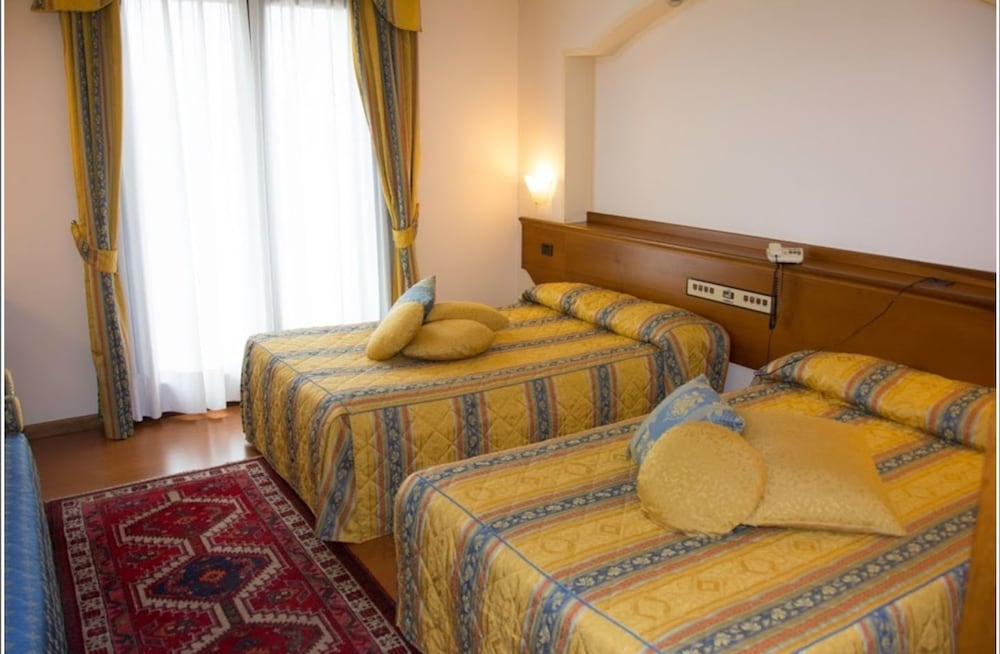 

Cagliari - Abano Terme - Hotel Piroga Padova
