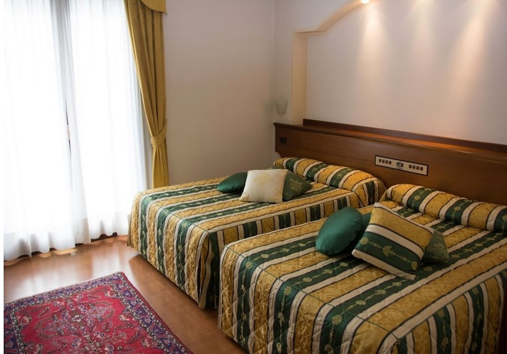

Palermo - Abano Terme - Hotel Piroga Padova
