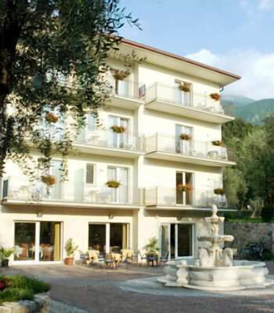 

Milano - Limone sul Garda - Hotel Garnì Orchidea
