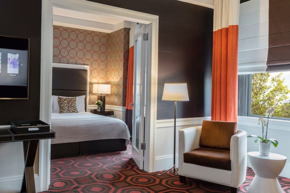 

Bologna - Long Island City - Empire Hotel