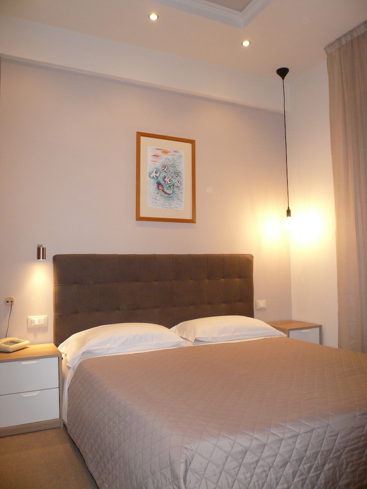 

Palermo - Tirrenia - Hotel Europa Parking