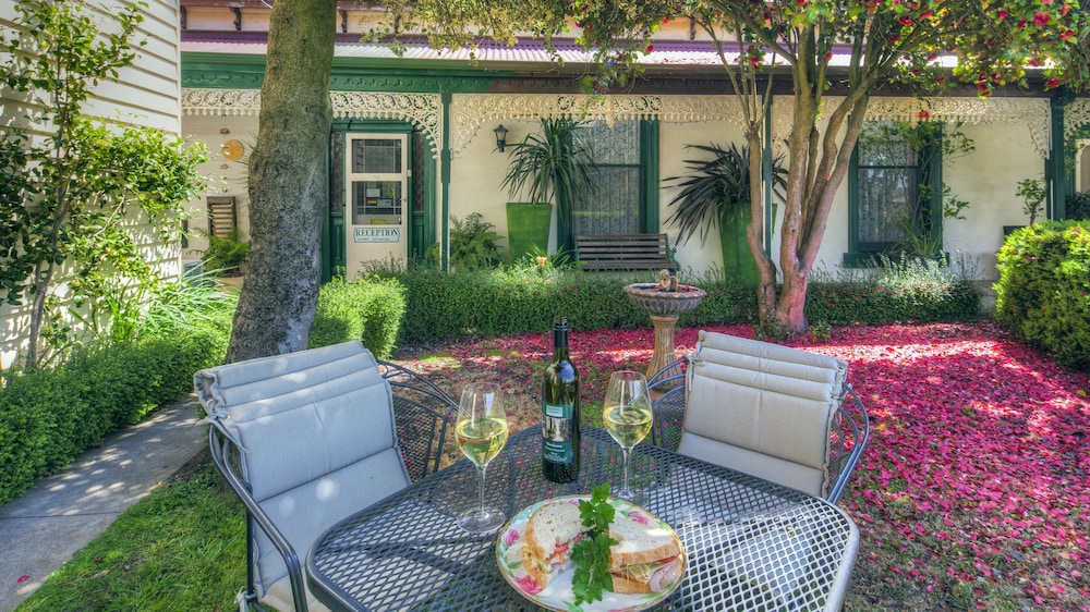 

Catania - Daylesford - Daylesford Motor Inn Vic Pty Ltd