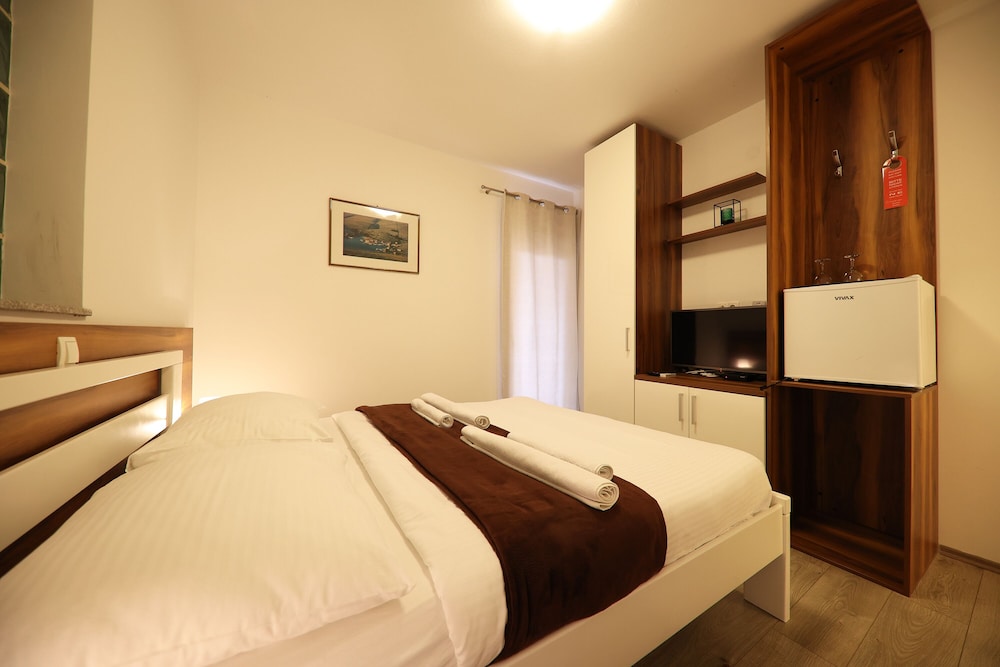 

Torino - Betina - Hotel Murter