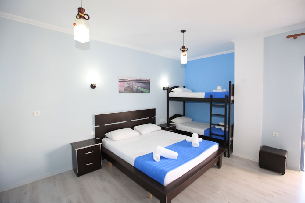 

Comiso - Sarandë - Hotel Keos