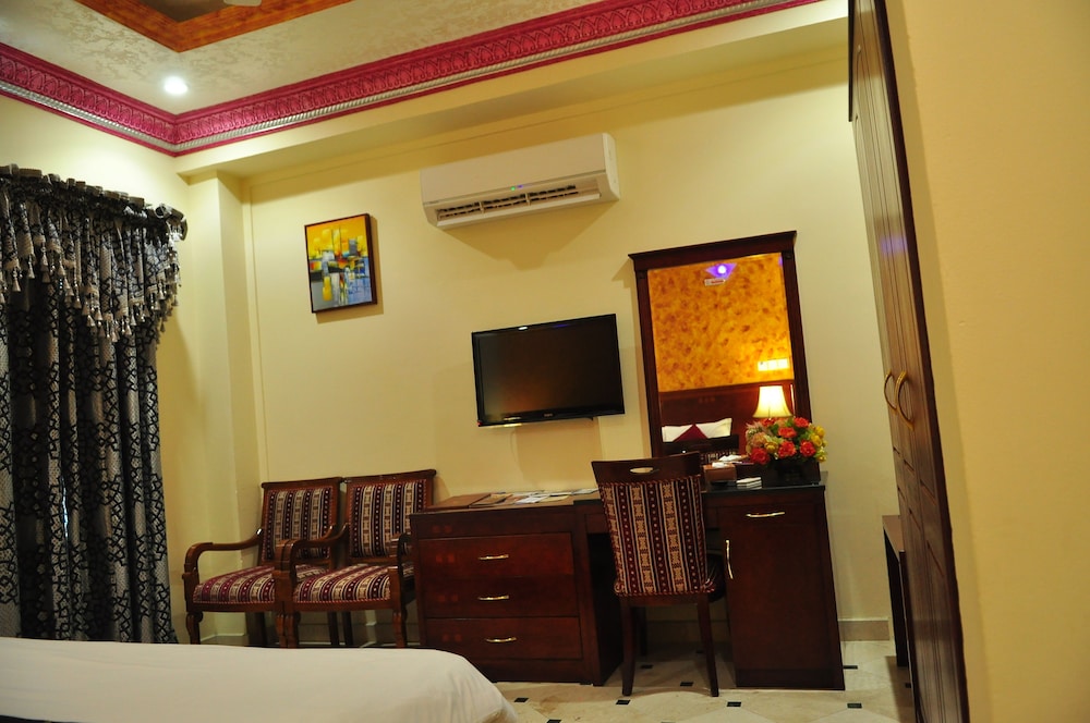 

Milano - Seeb - Al Bahjah Hotel