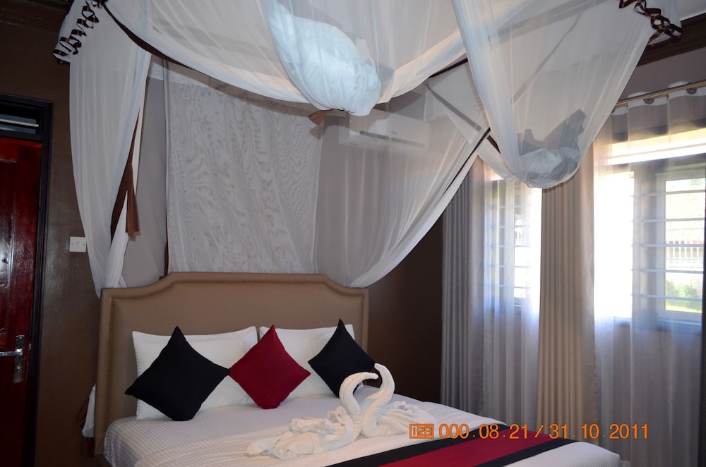 

Roma - Entebbe - Saffron Beach Bistro & Cottages
