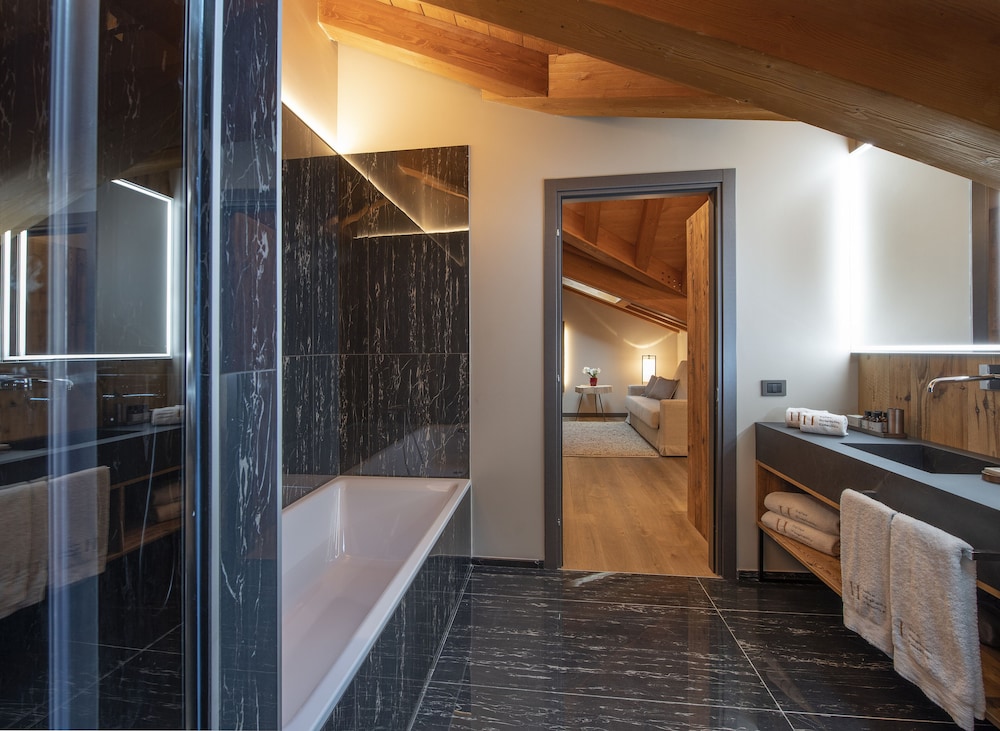 

Verona - Courmayeur - Le Massif Hotel & Lodge Courmayeur The Leading Hotels of the World