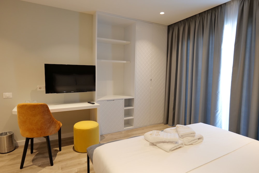 

Napoli - Sarandë - Hotel Teuta