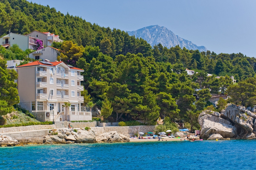 Luxury Apartment with Balcony and Panoramic View – Hotel Sunceva Postelja Brela