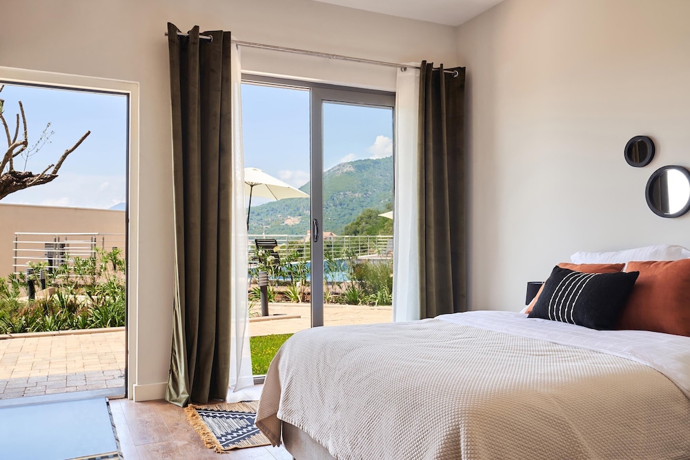 

Milano - Tivat - Casa Collection