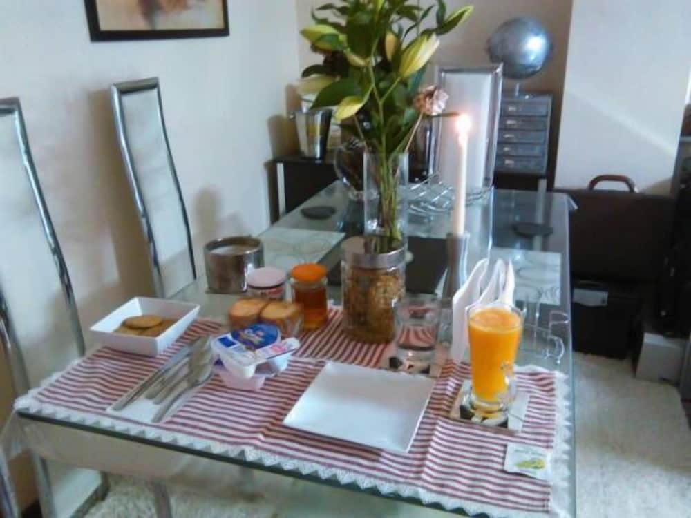 

Roma - Uxbridge - Bianca's House Hotel Heathrow Airport