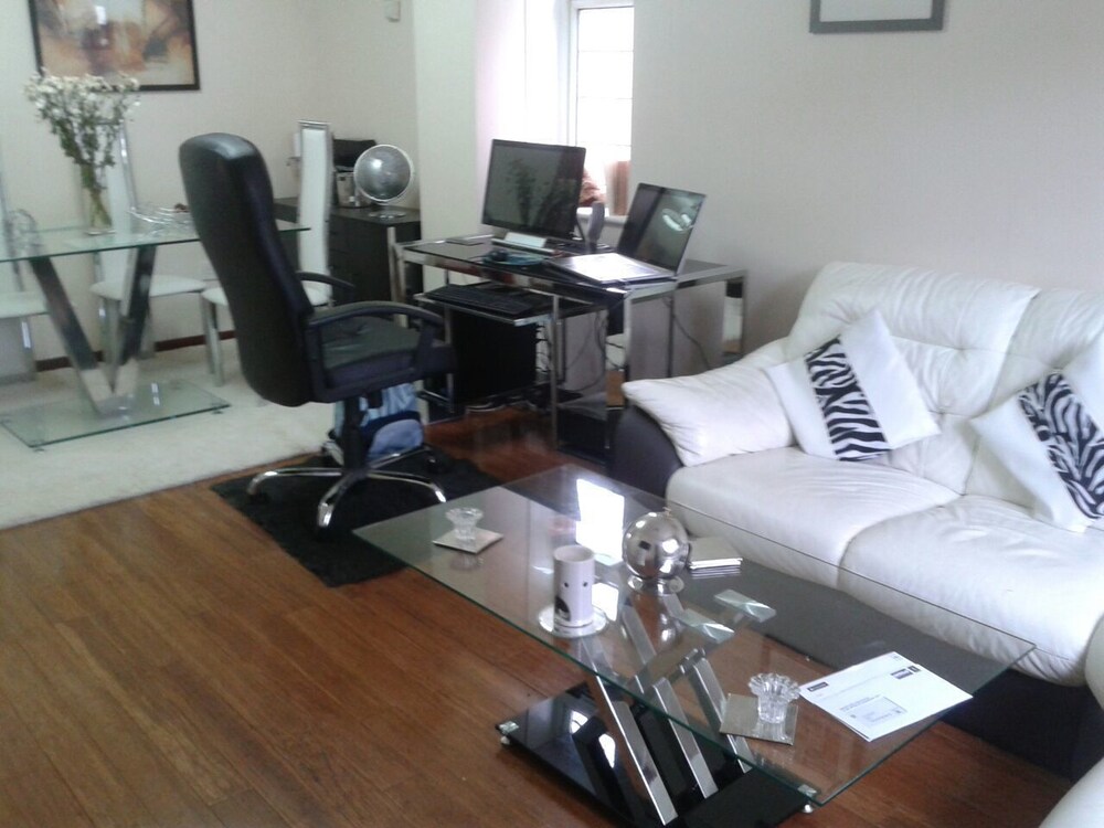

Napoli - West Drayton - Bianca's House Hotel Heathrow Airport