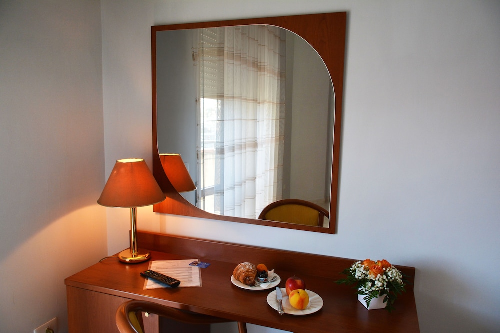 

Bari - Roccella Jonica - Castelvetere Hotel