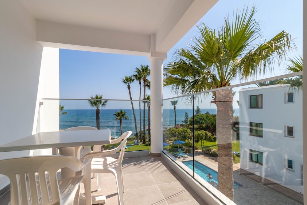 

Roma - Coral Bay - Rododafni Beach Apartments