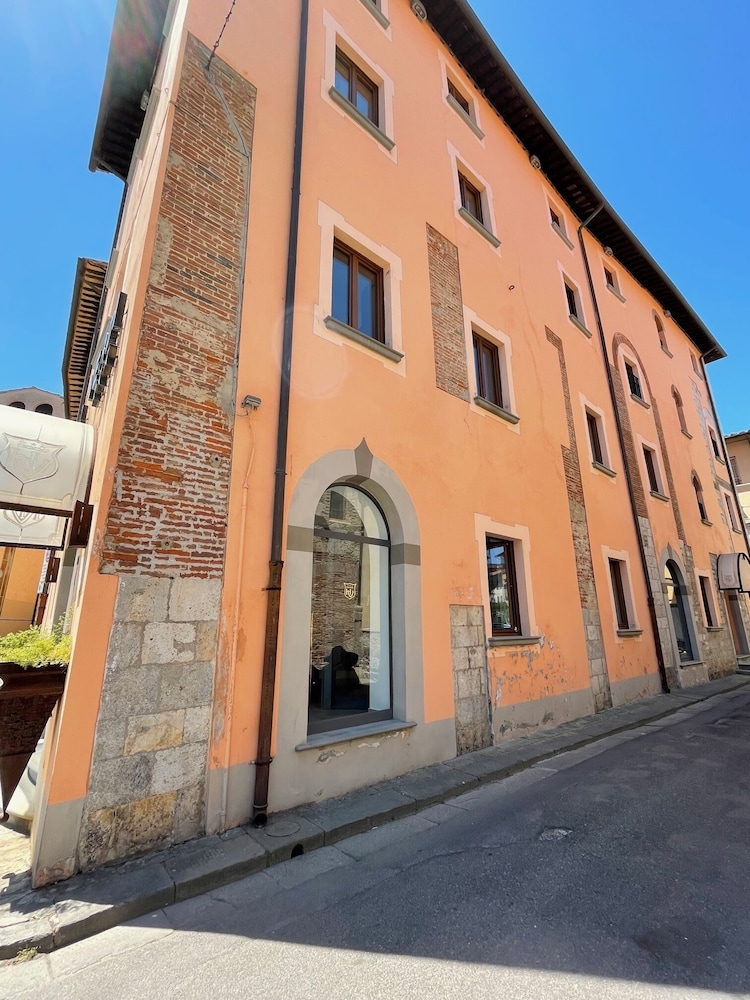 Bari - Pisa - Hotel Caffè Verdi - 24 hours Reception