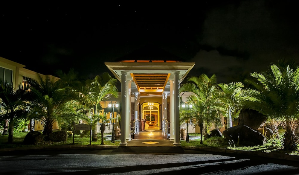 

Milano - Roches Noires - Jalsa Beach Hotel & Spa