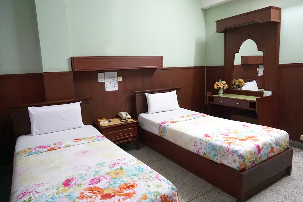 

Napoli - Bangkok - Nakornping Hotel