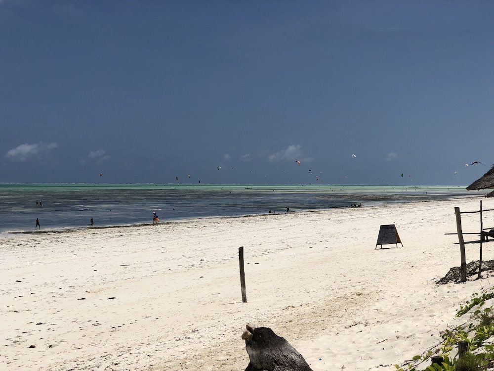 

Milano - Paje - Blue Earth Beach Bungalows