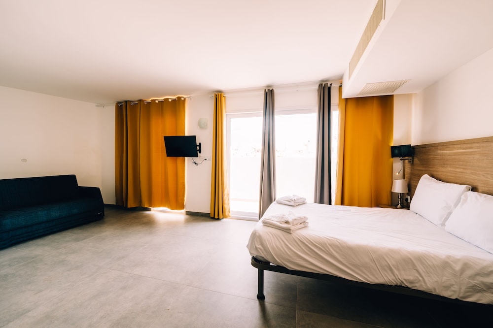 

Roma - Mġarr - Primera Hotel