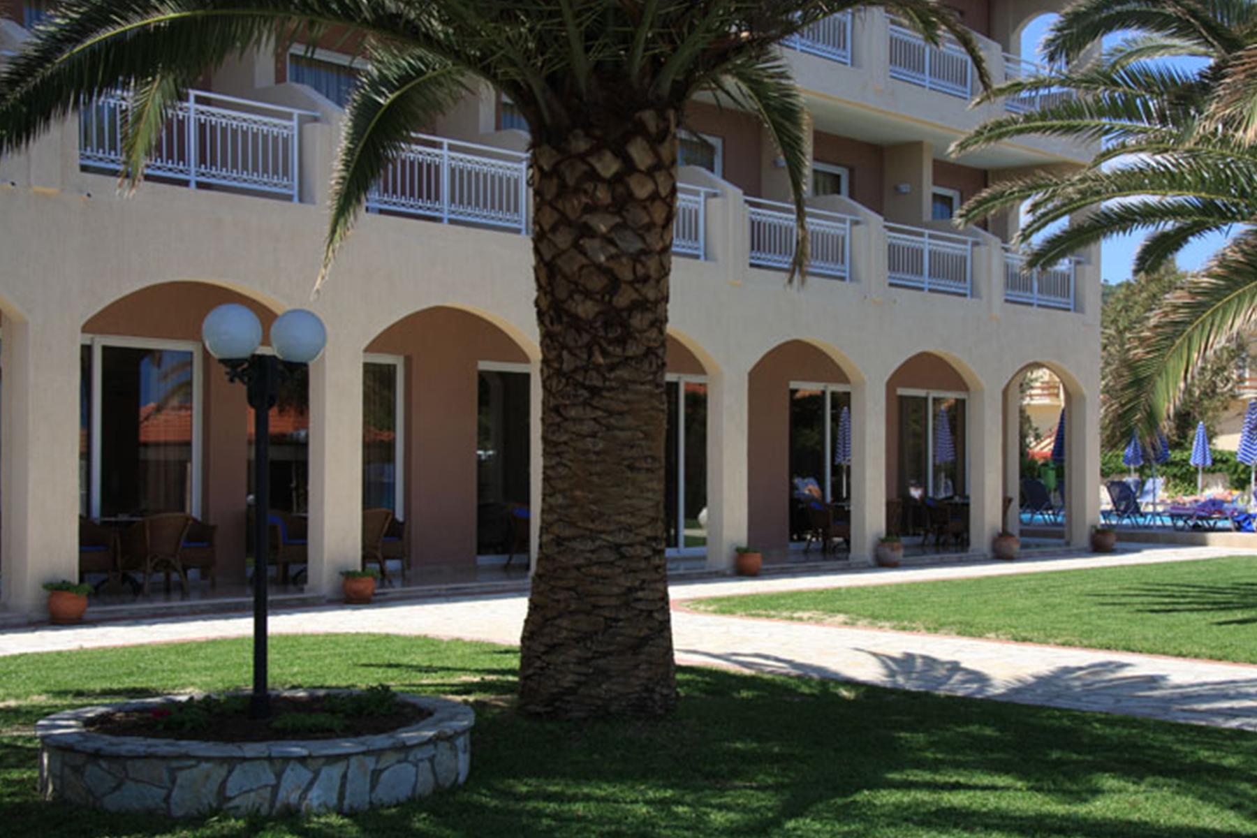 

Brindisi - Zante città - Zakantha Beach