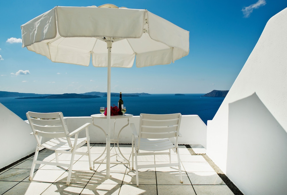 

Bari - Santorini, Isole Greche - Nikos Villas