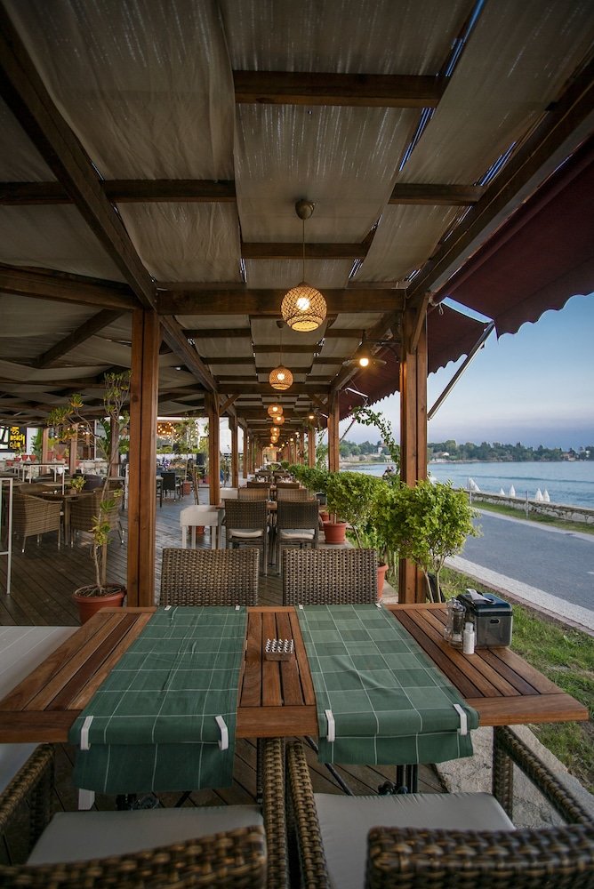 

Napoli - Side - Side Beach Club