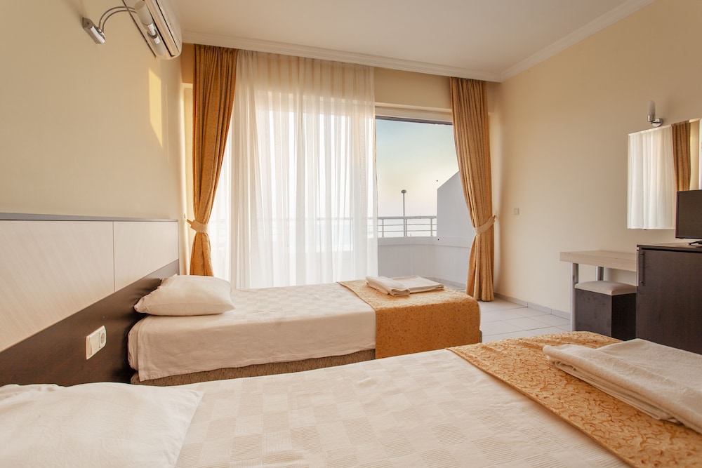

Milano - Side - Side Beach Club Hotel