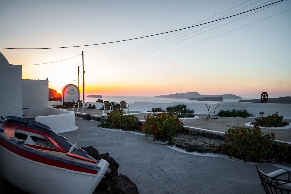 

Palermo - Órmos Athiniós - Villa Iliovasilema Santorini