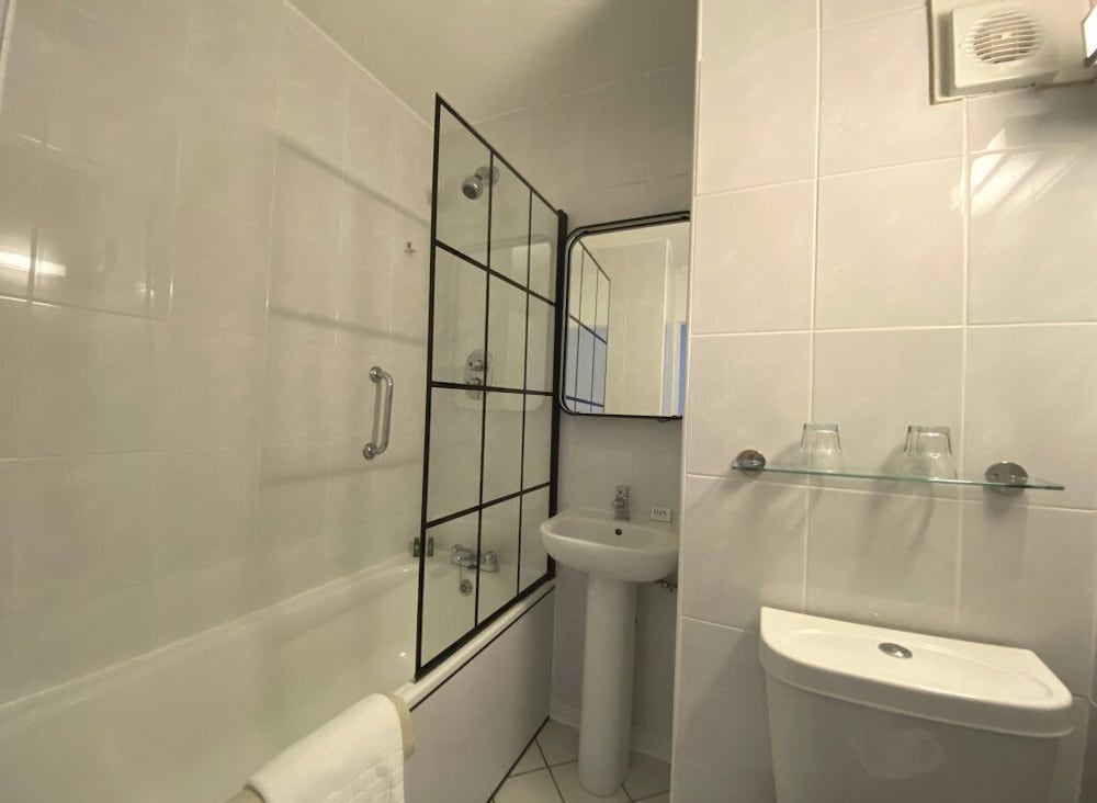 

Milano - Johnstone - Normandy Hotel (Near Glasgow Airport)