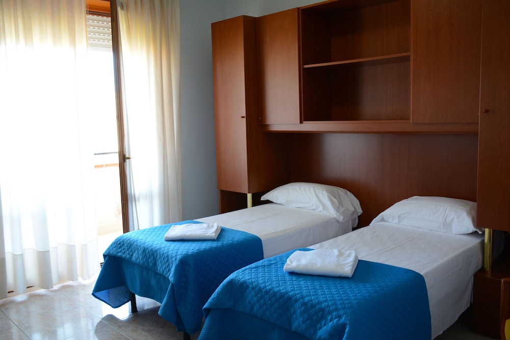 

Bologna - Roccella Jonica - Castelvetere Hotel