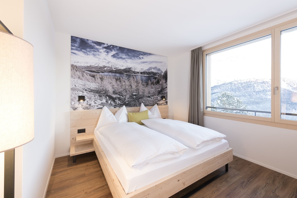 

Napoli - Surlej - Berghotel Randolins