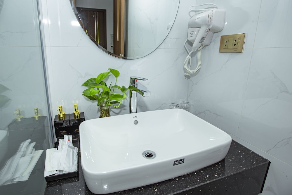 

Roma - Ha Long - Bao Minh Sun Hotel