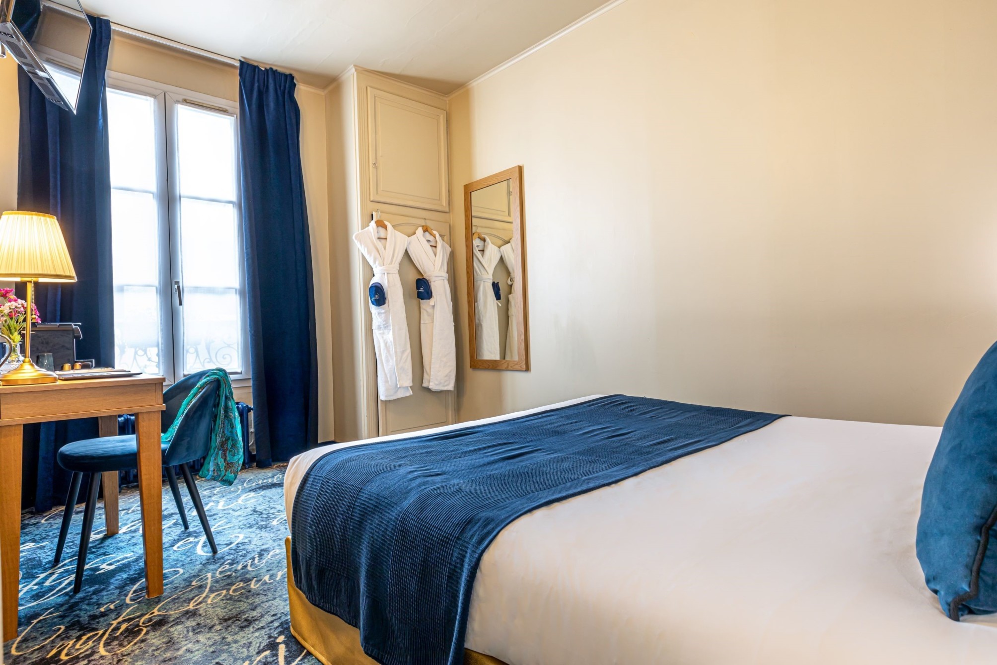 

Bologna - Clichy - Hotel Romance Malesherbes by Patrick Hayat