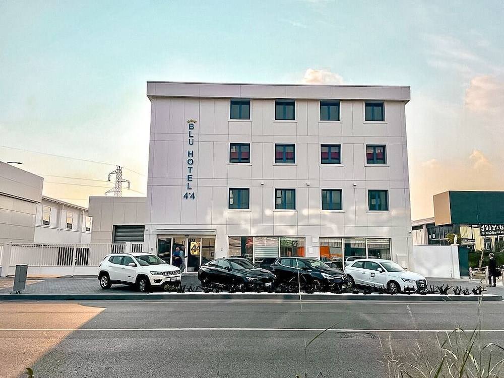 

Cagliari - Rozzano - BLU HOTEL 4 4 S.R.L.