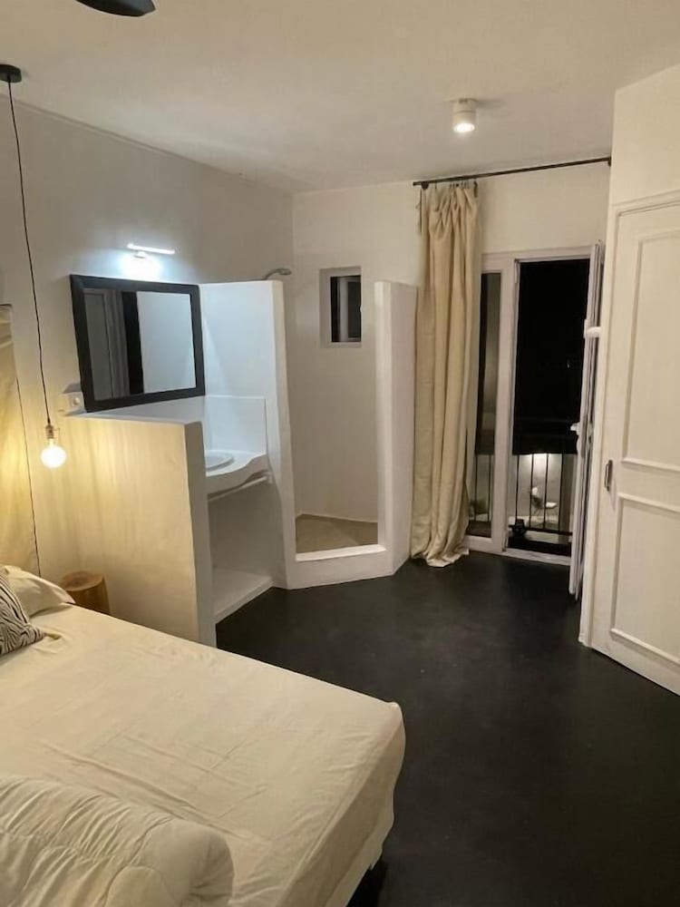 

Milano - Pointe aux Cannoniers - Sous le Badamier Cosy Guest House