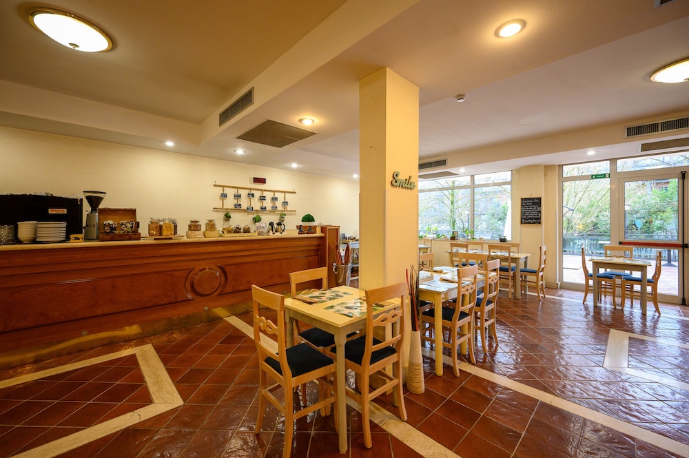 

Cagliari - Marco Simone - Hotel Torre di Pratolungo