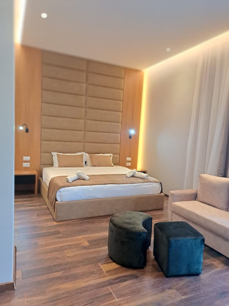 

Milano - Golem - Olivia's Hill Resort