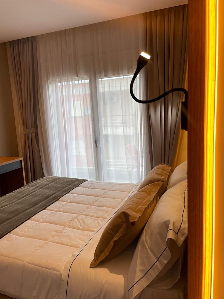 

Roma - Golem - Olivia's Hill Resort