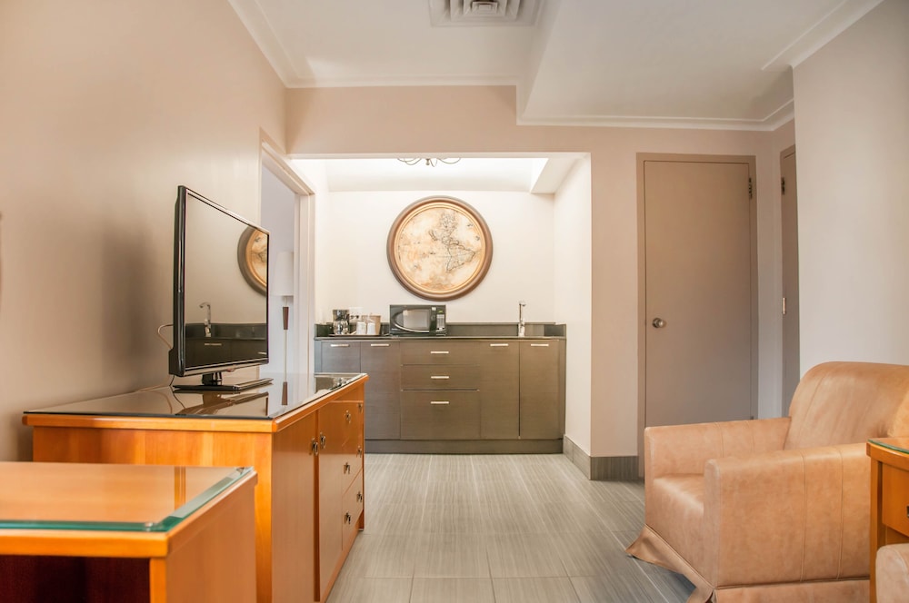 

Milano - Montreal - Empire Suites