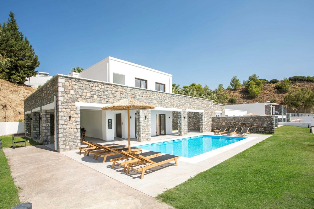 

Bologna - Kiotari - Terra Pietra Luxury Villas & Suites