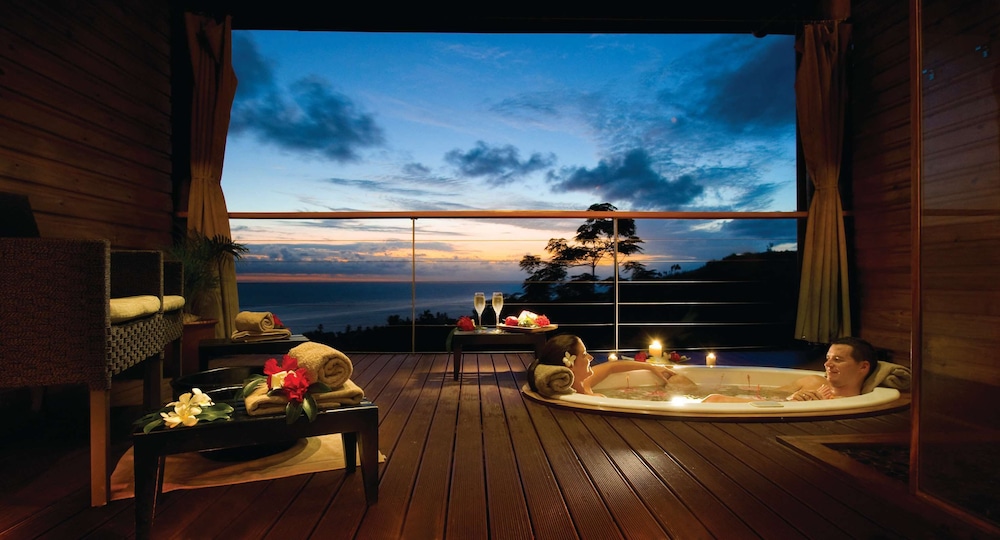 

Roma - Korotongo - OUTRIGGER Fiji Beach Resort